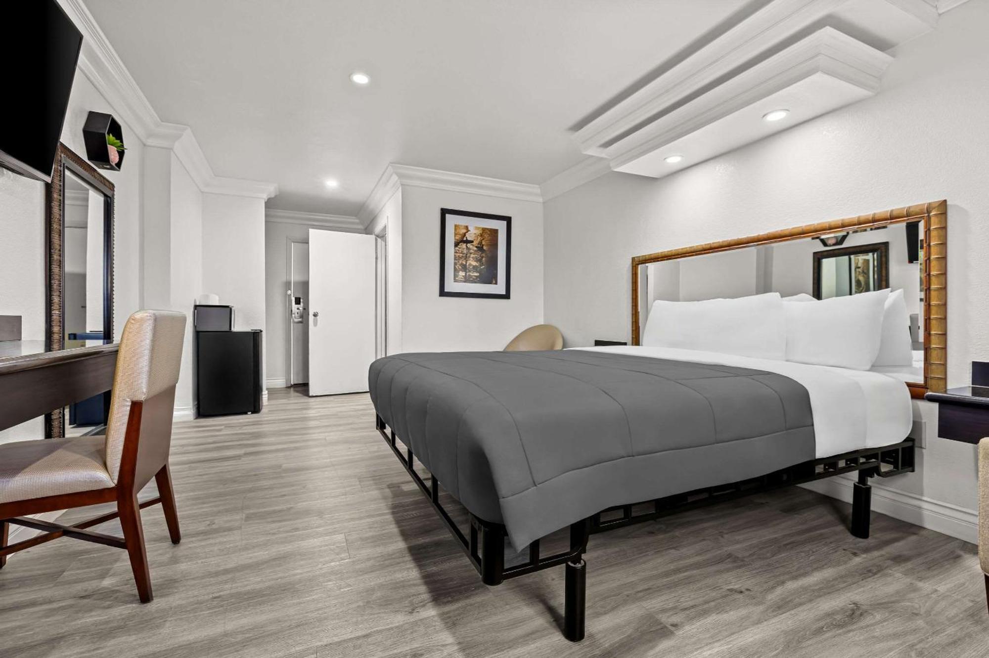 Rodeway Inn 2*